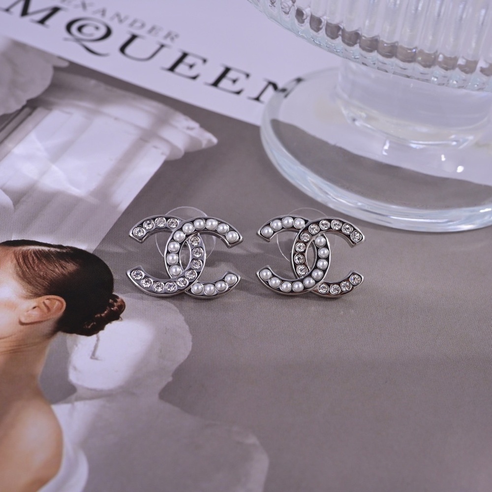 Chanel women's earrings